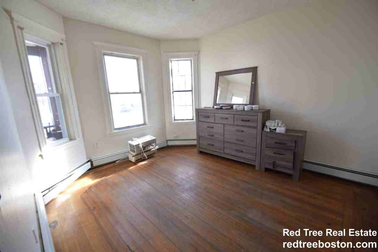 655 Morton St - Photo 2 of 32
