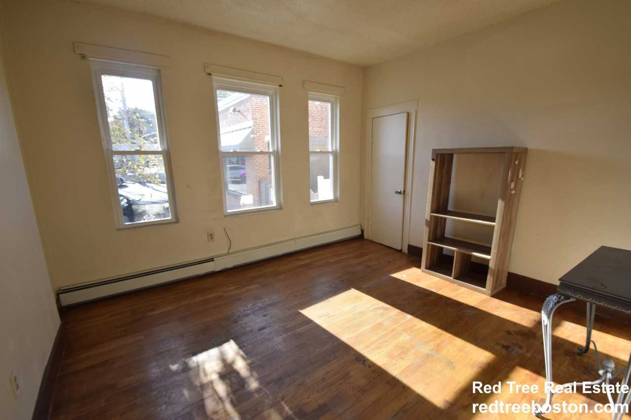 655 Morton St - Photo 3 of 32