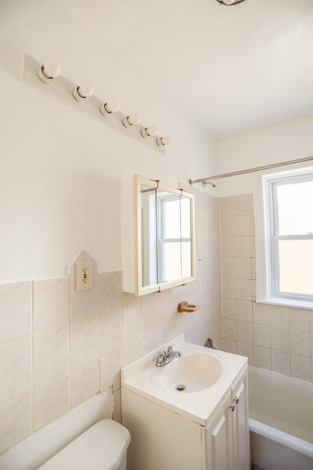 5929 N Northwest Hwy #3A - Photo 6 of 9