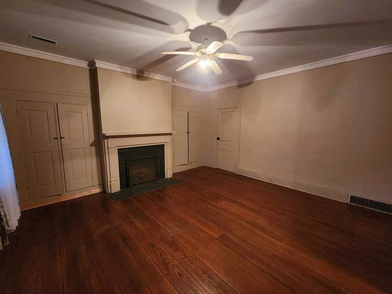 1405 Broadway - Photo 5 of 17