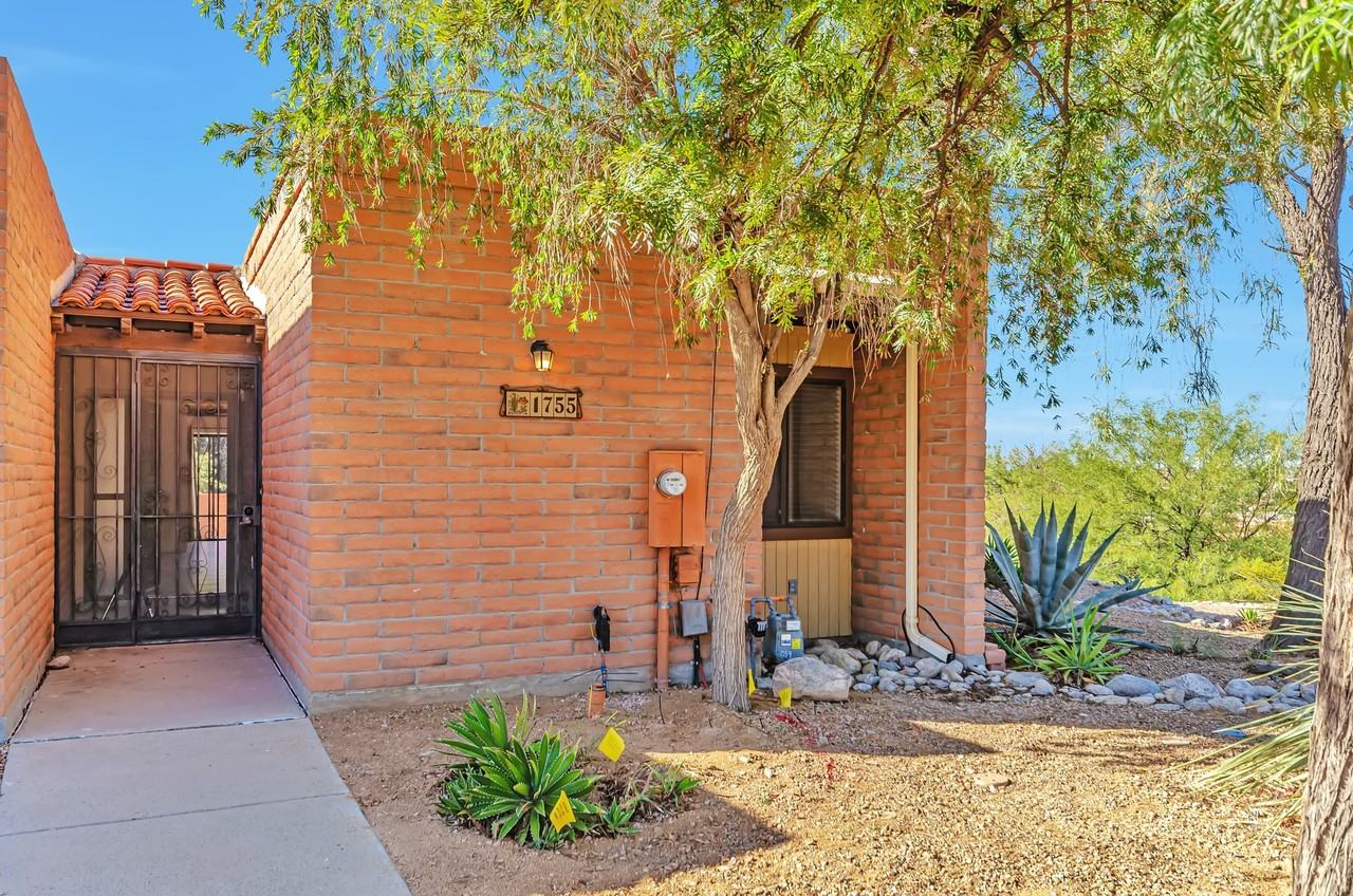 1755 W Dalehaven Cir - Photo 2 of 25