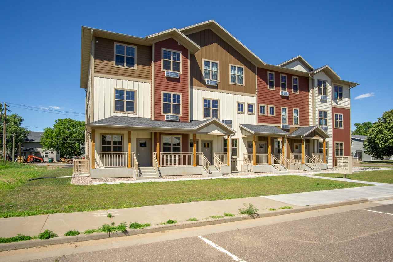 902 Menomonie St Apartments in Randall Park, Eau Claire, WI 54703 Zumper