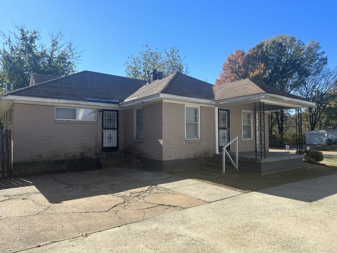 1376 S Perkins Rd - Photo 3 of 16
