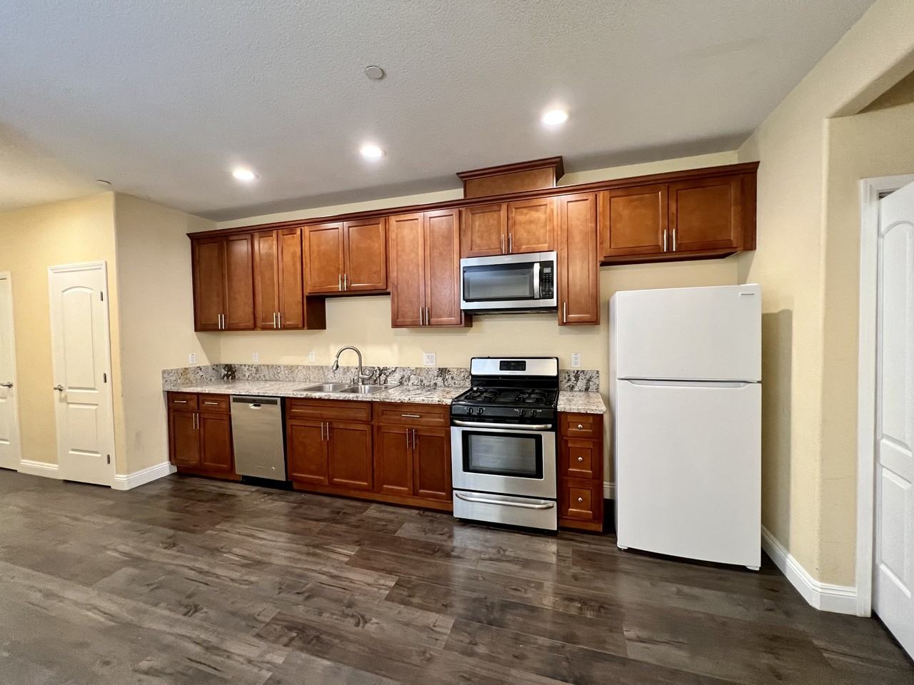 4015 May St - Photo 2 of 10