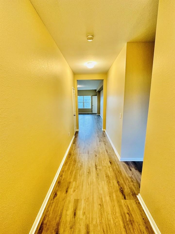 704 Silver Wing Dr #1 - Photo 5 of 17
