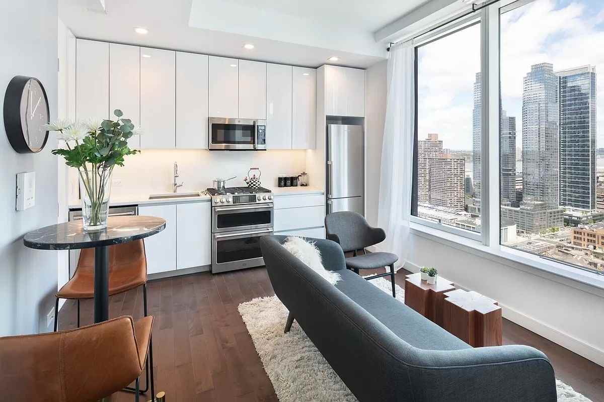 W 36th St #34G - Photo 2 of 11