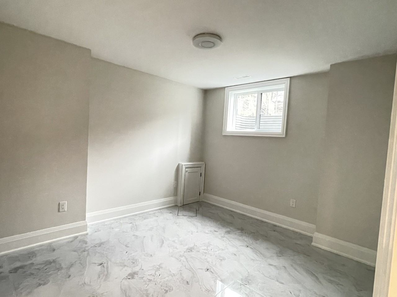 Manning Ave - Photo 2 of 19