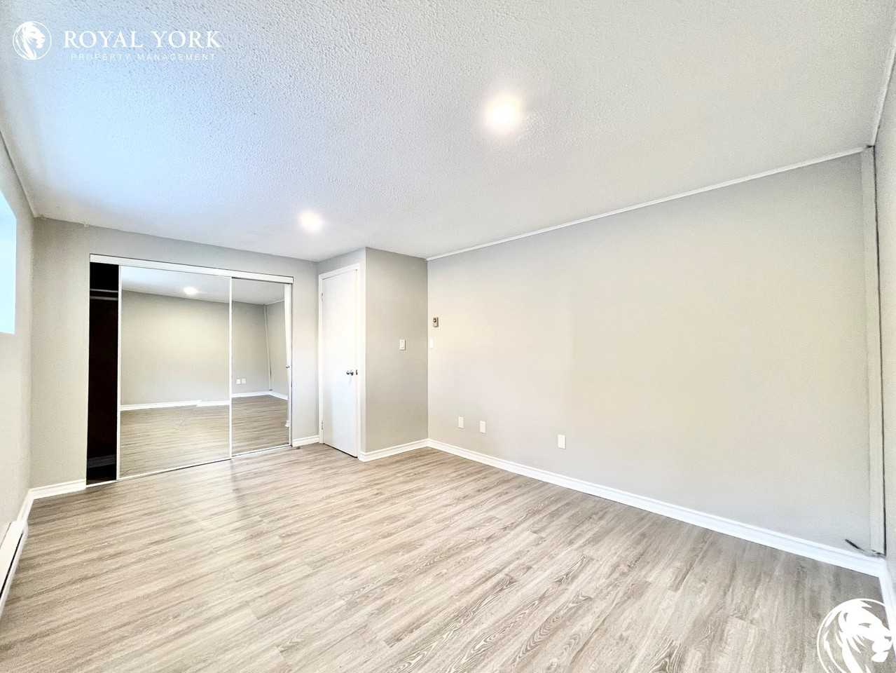 157 Londonderry St - Photo 3 of 35