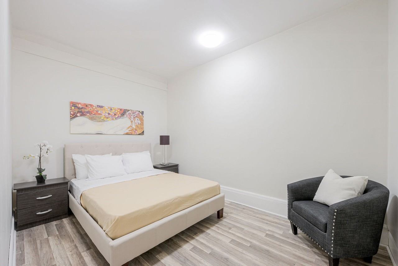 Queen St E & Woodbine Ave - Photo 5 of 15