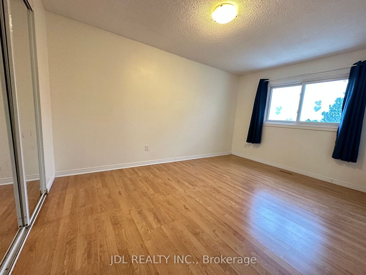 40 Barrington Crescent - Photo 2 of 6