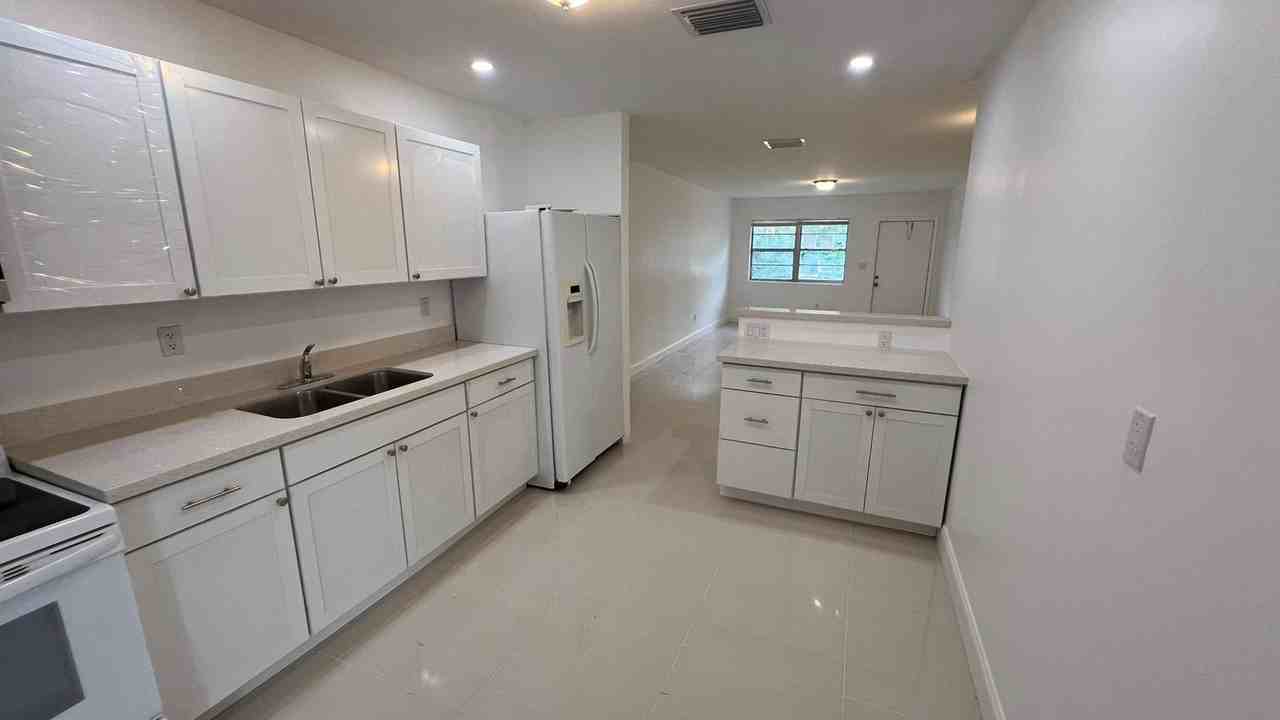 19126 Nw 2nd Ct #19128 - Photo 6 of 10