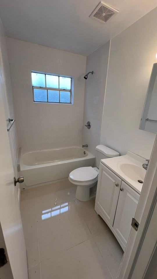 19126 Nw 2nd Ct #19128 - Photo 7 of 10