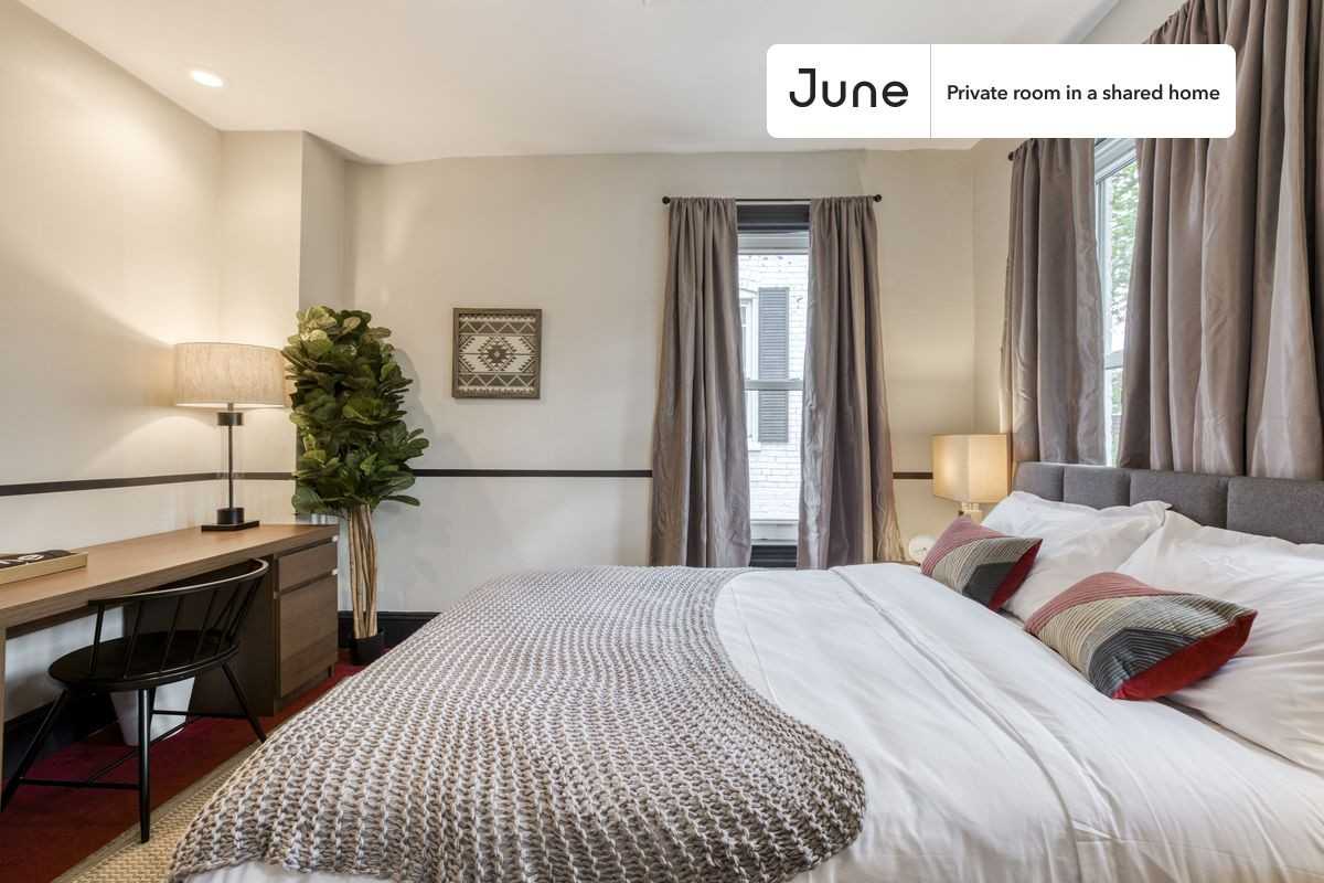 735 Girard St Nw #2D - Photo 2 of 17