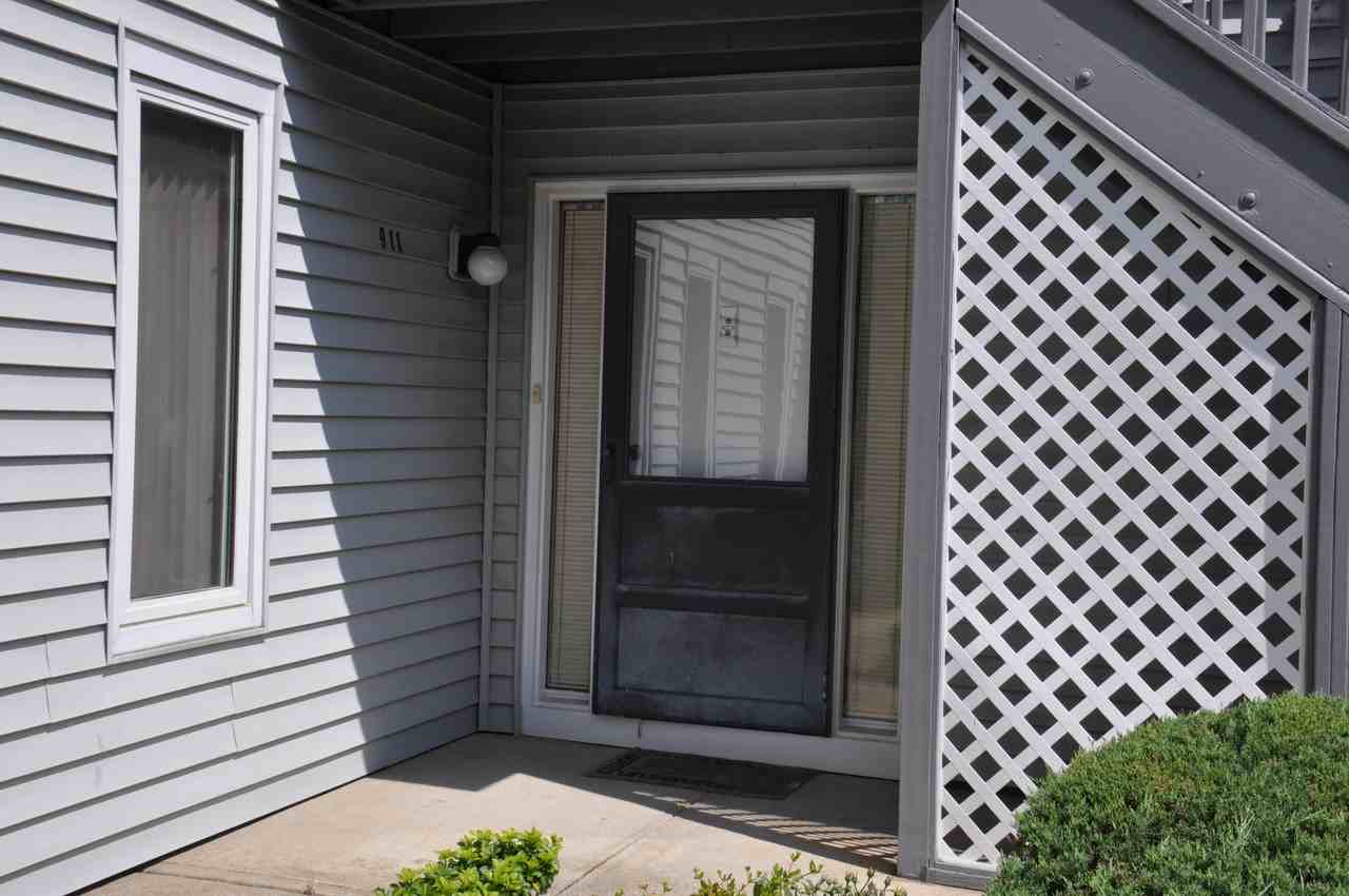 911 Fenway Rd - Photo 2 of 14