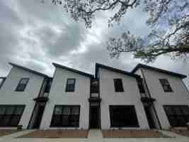 featured image of 794 W Pecan St #101