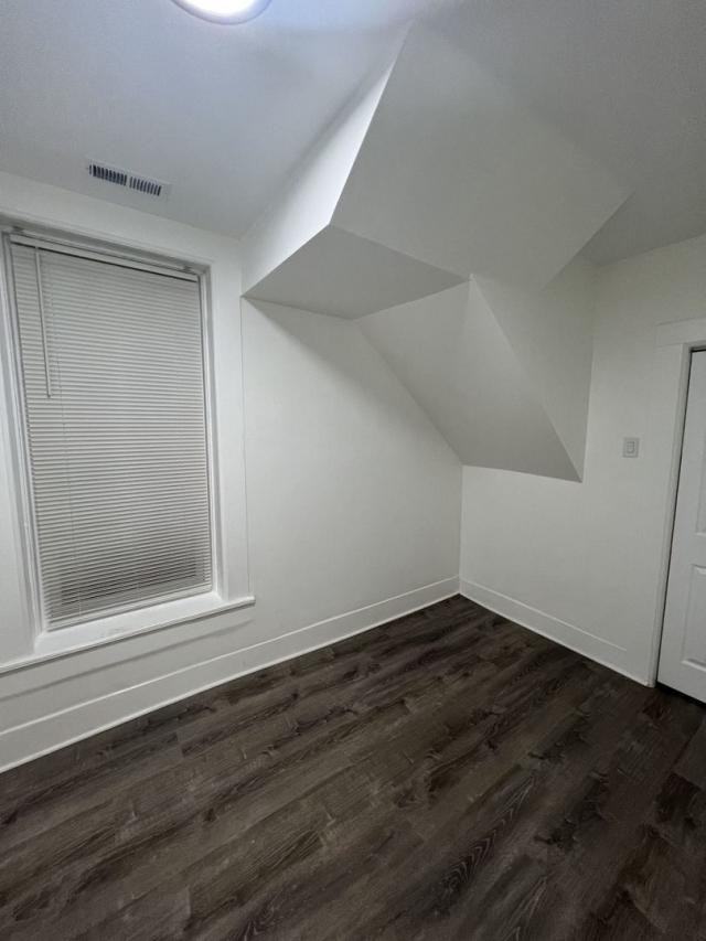 1712 W 35th St - Photo 3 of 10