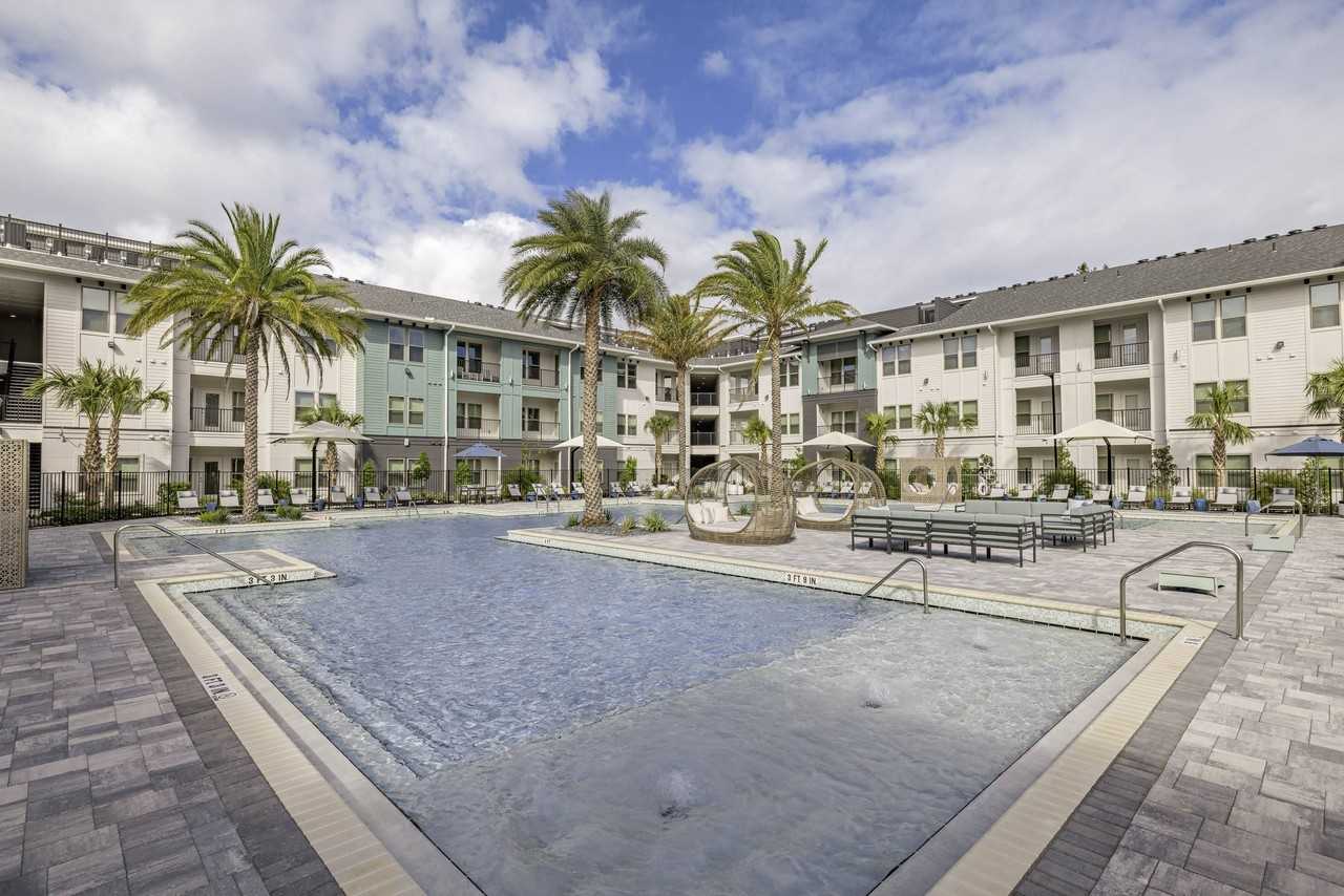 Forena Luxury Living - Photo 5 of 35