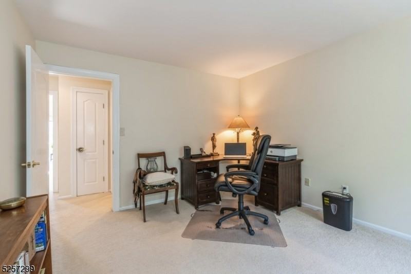 105 Roseland Ave - Photo 3 of 26