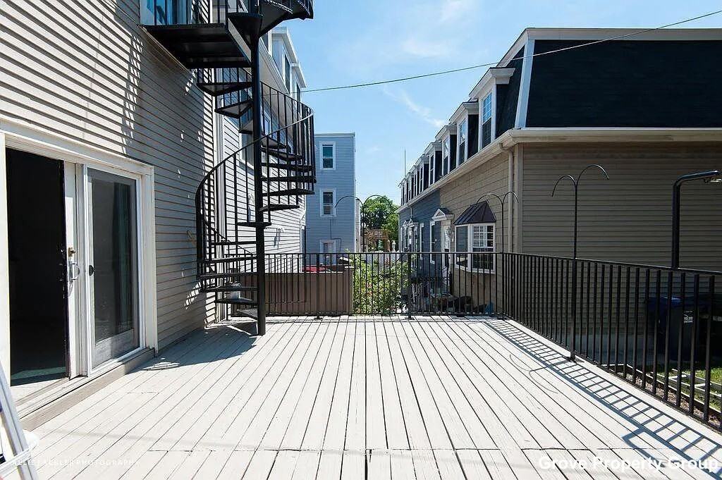 527 E 4th St #1 - Photo 2 of 22