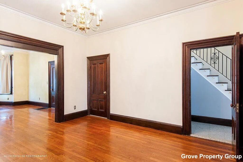 527 E 4th St #1 - Photo 3 of 22
