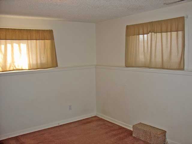 4411 1/2 Vaughn Ln - Photo 5 of 5