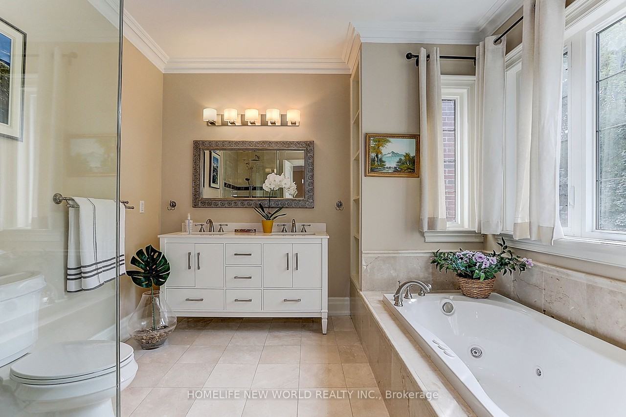 255 Chaplin Crescent #None - Photo 2 of 6