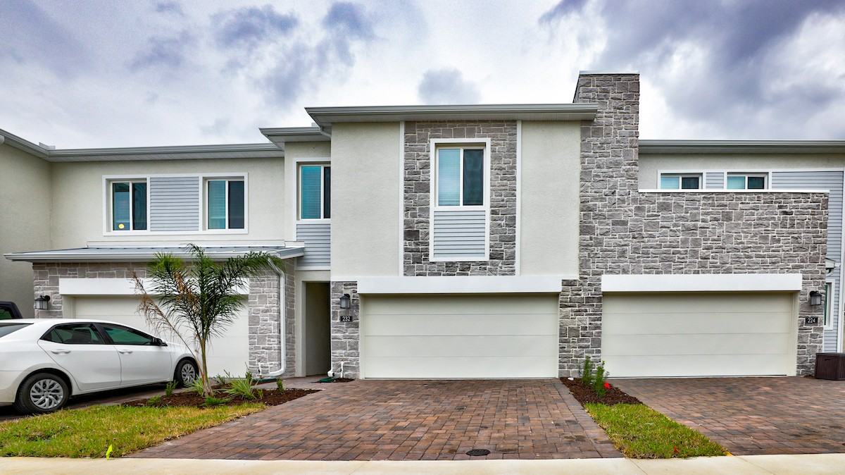 392 Nine Iron Drive - Photo 2 of 14