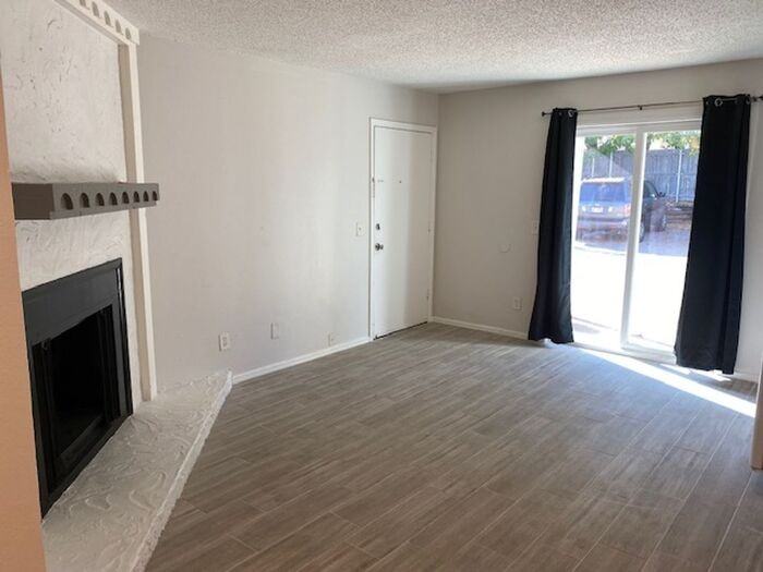 6032 Nw Expressway #B - Photo 2 of 14