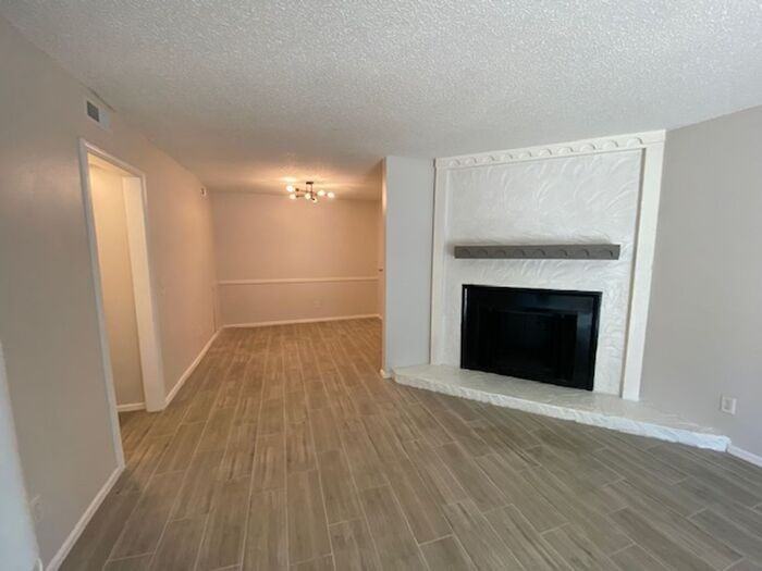 6032 Nw Expressway #B - Photo 3 of 14