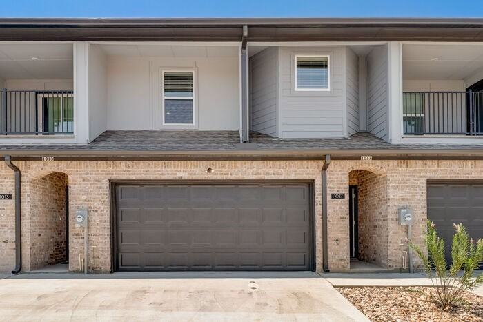 1235 Sunnyvale Ln - Photo 2 of 11