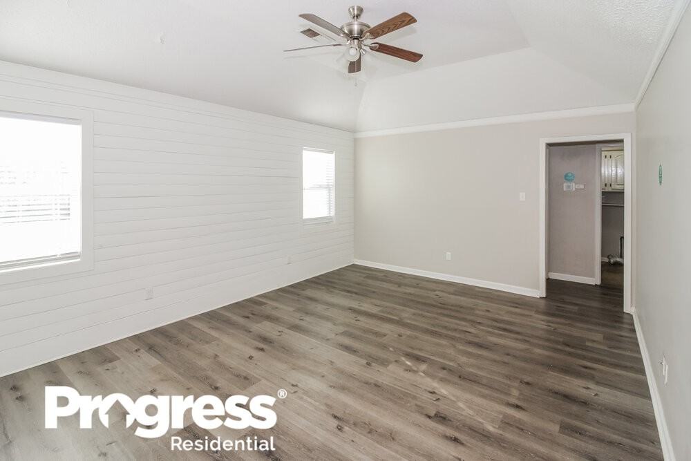 7231 Lamesa Ln - Photo 3 of 16