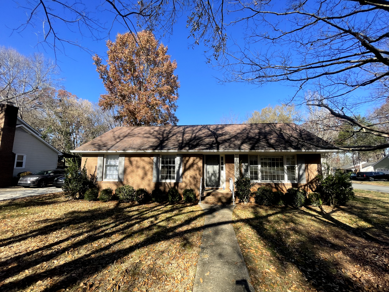 849 Riverwood Rd - Photo 2 of 24