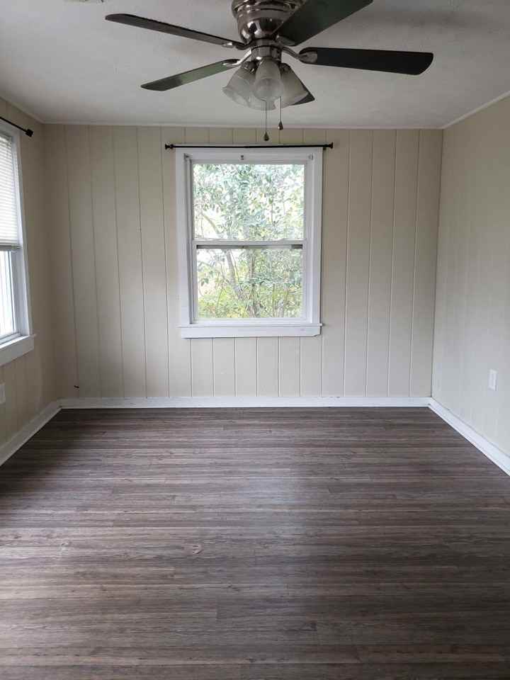 1203 Oak St #1203 - Photo 2 of 10