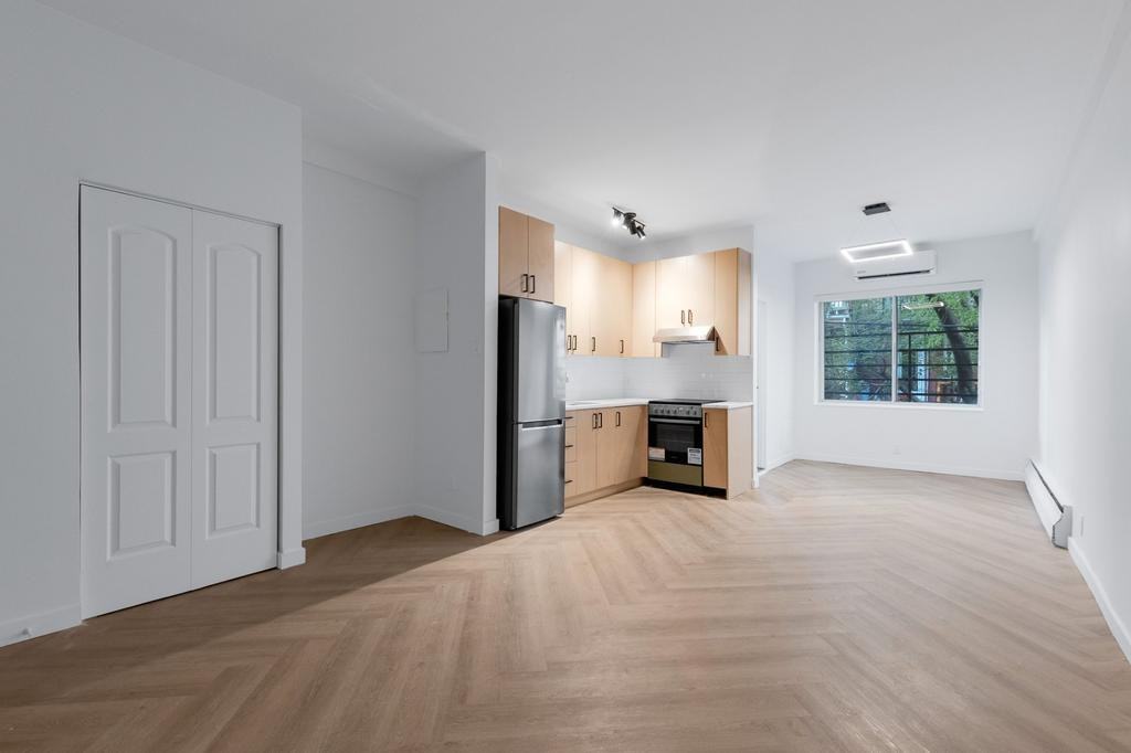 214 Avenue Duluth Est - Photo 2 of 7