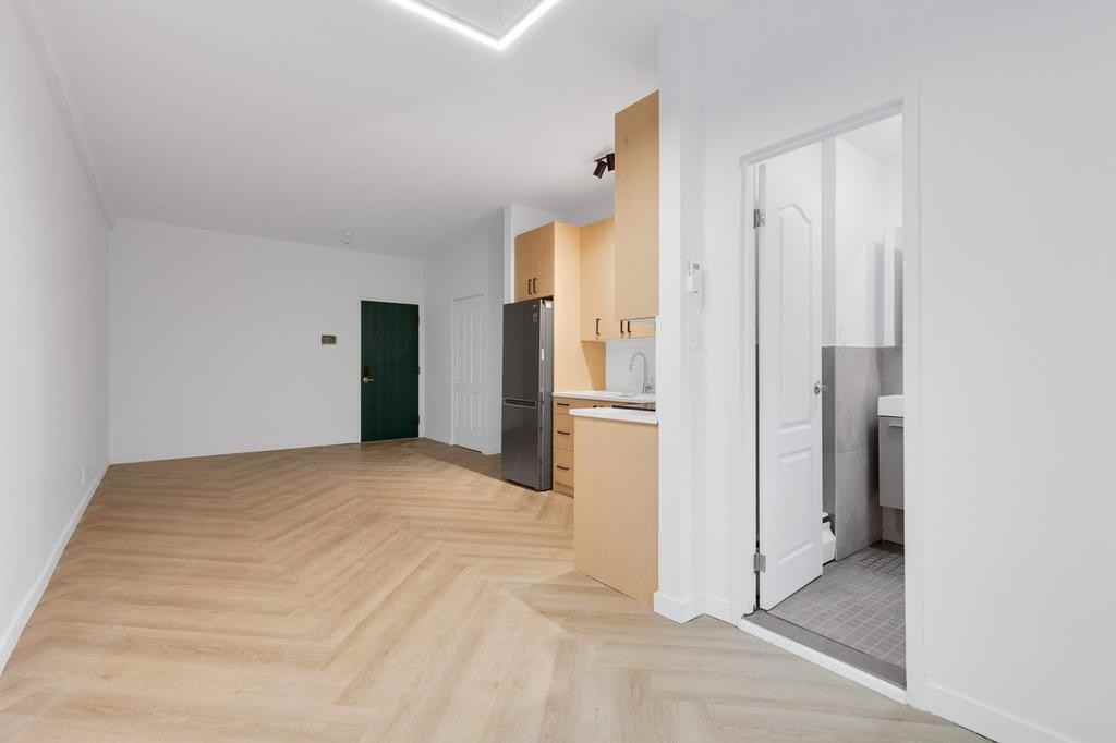 214 Avenue Duluth Est - Photo 3 of 7