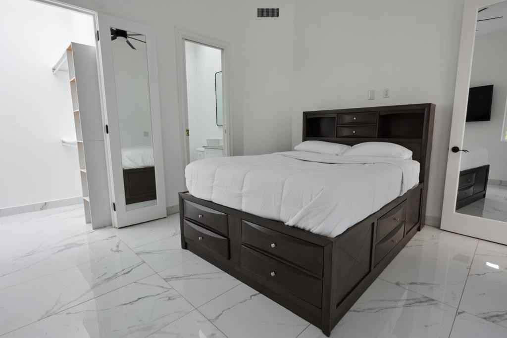 11571 W Sunset Blvd - Photo 3 of 50