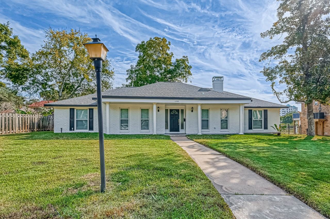 1310 Antigua Ln - Photo 2 of 10