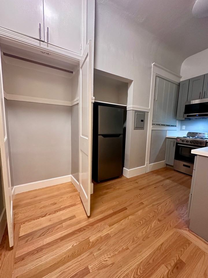 1041 Leavenworth St #1 - Photo 2 of 7
