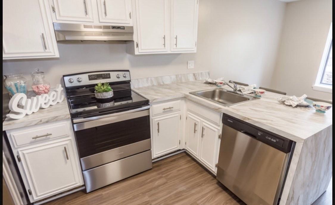 LaCroix Court Apartments - Photo 2 of 40