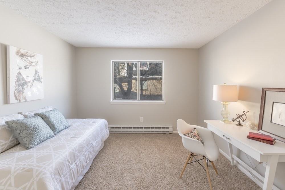 LaCroix Court Apartments - Photo 6 of 40