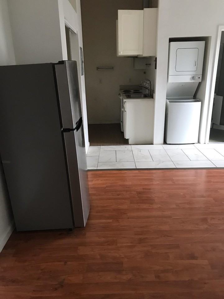 1005 5th St - Photo 3 of 6