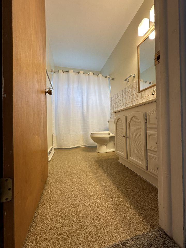 928 Custer Ave - Photo 4 of 7