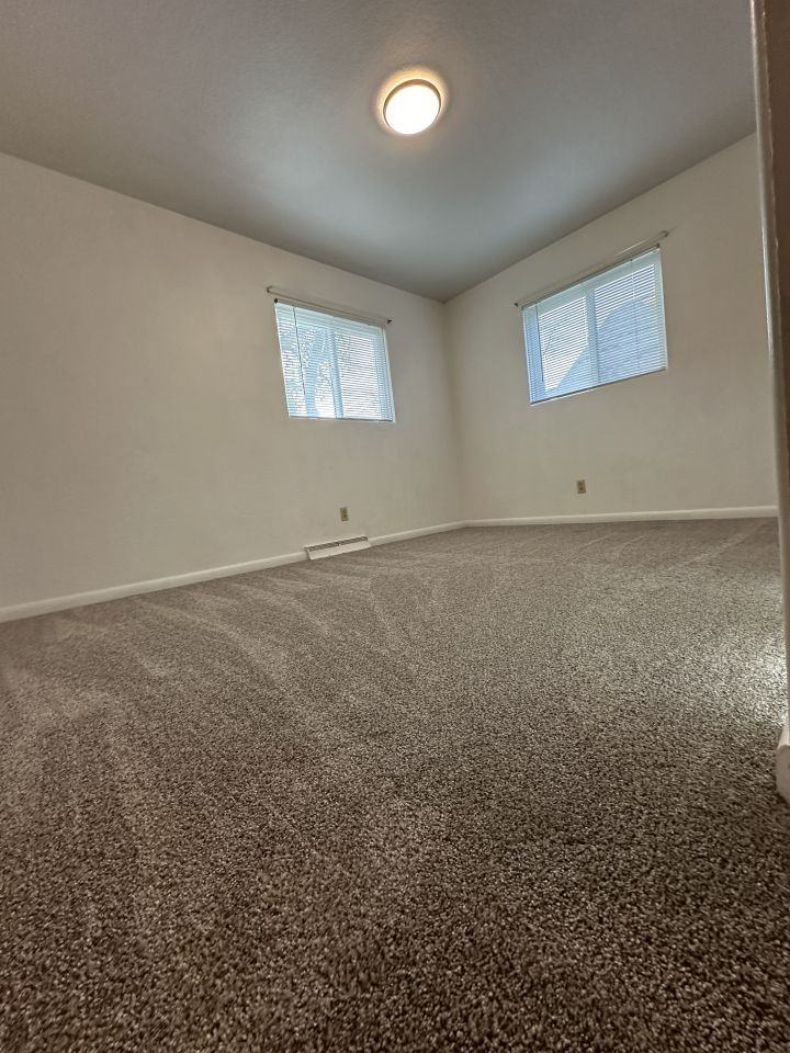 928 Custer Ave - Photo 5 of 7