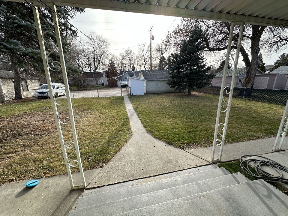 928 Custer Ave - Photo 6 of 7