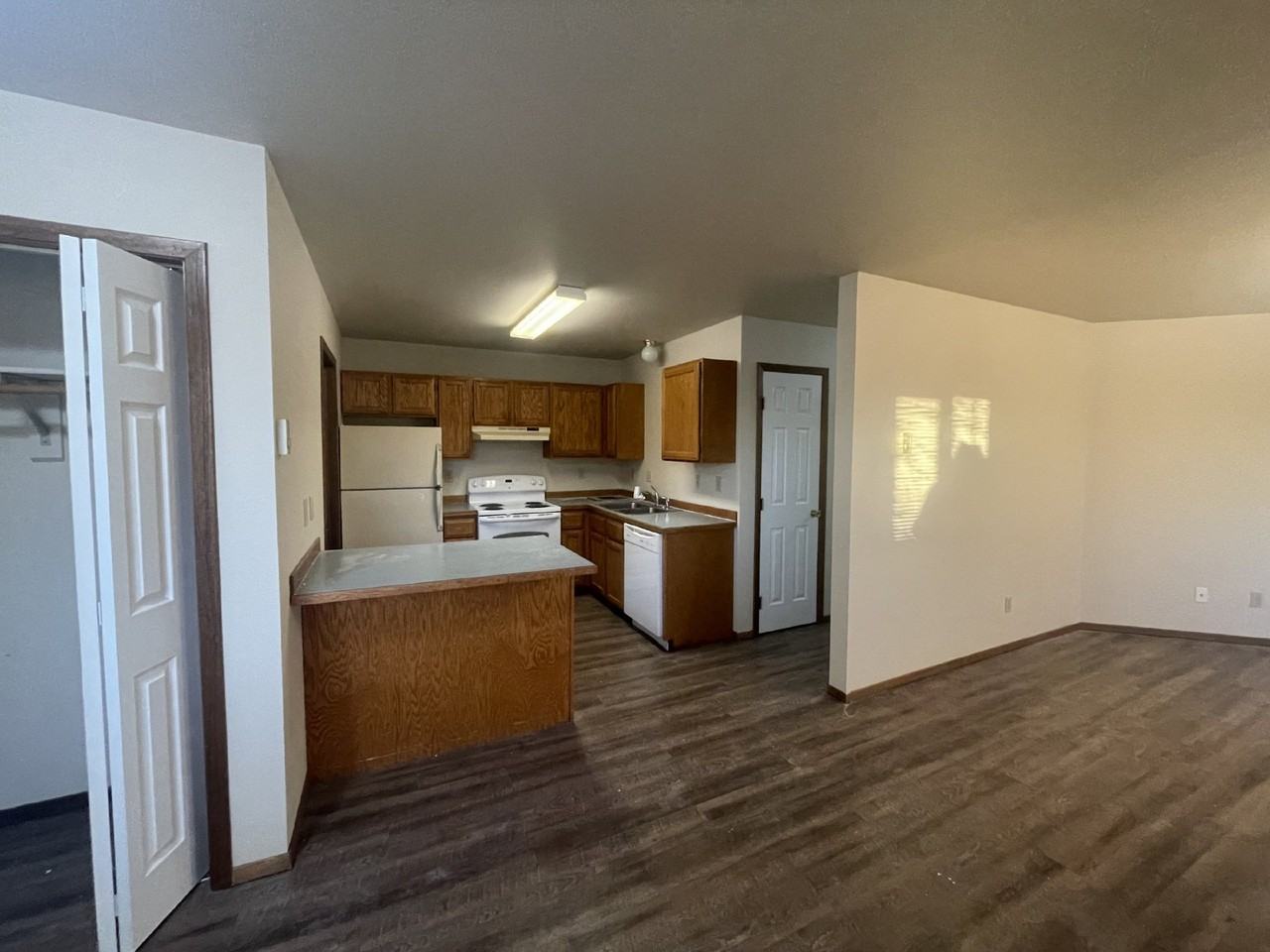 604 Northern Pacific Ave - Photo 3 of 7