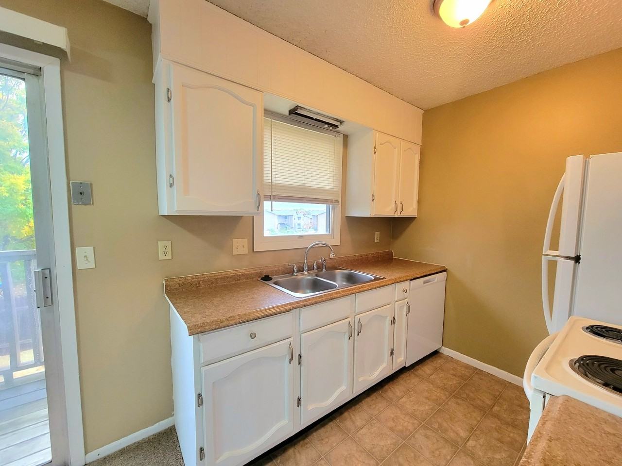 6828 W Par Ln - Photo 4 of 11
