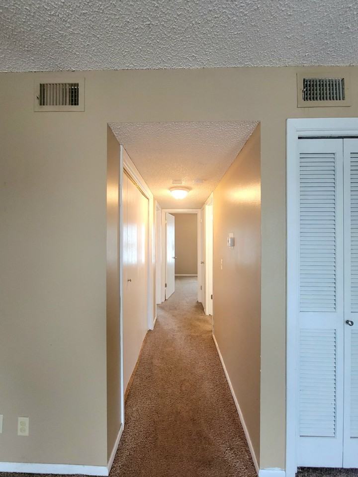 6828 W Par Ln - Photo 6 of 11