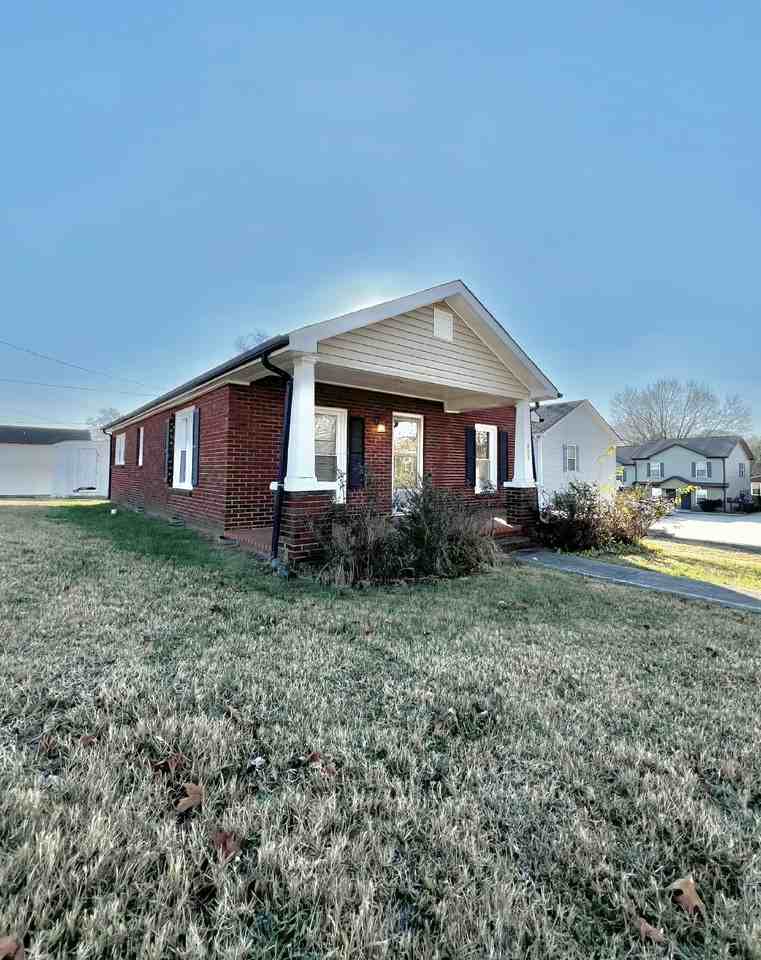 803 Cumberland Dr - Photo 2 of 16