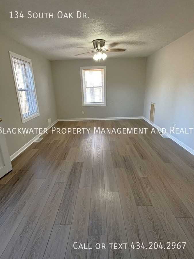 134 S Oak Dr - Photo 3 of 10