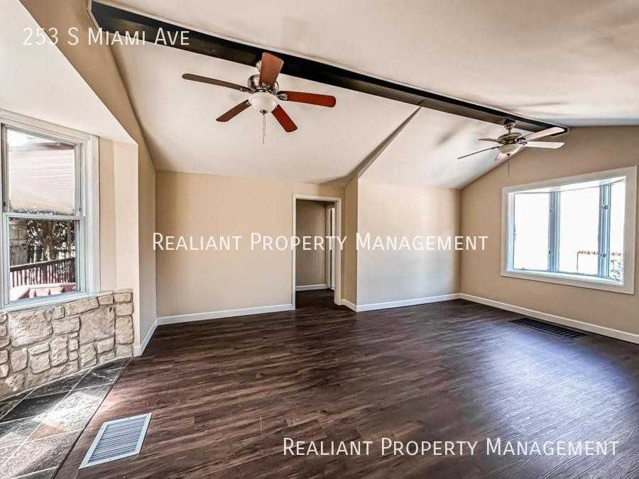 253 S Miami Ave - Photo 3 of 17